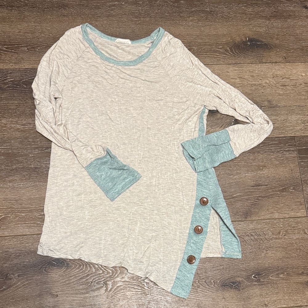 Adore‎ long sleeve medium